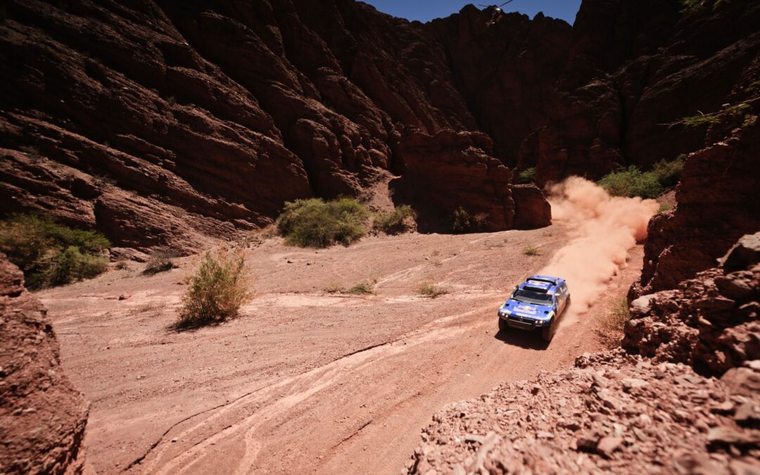 VOLKSWAGEN MANTIENE EL DOBLETE AL FRENTE DEL DAKAR
