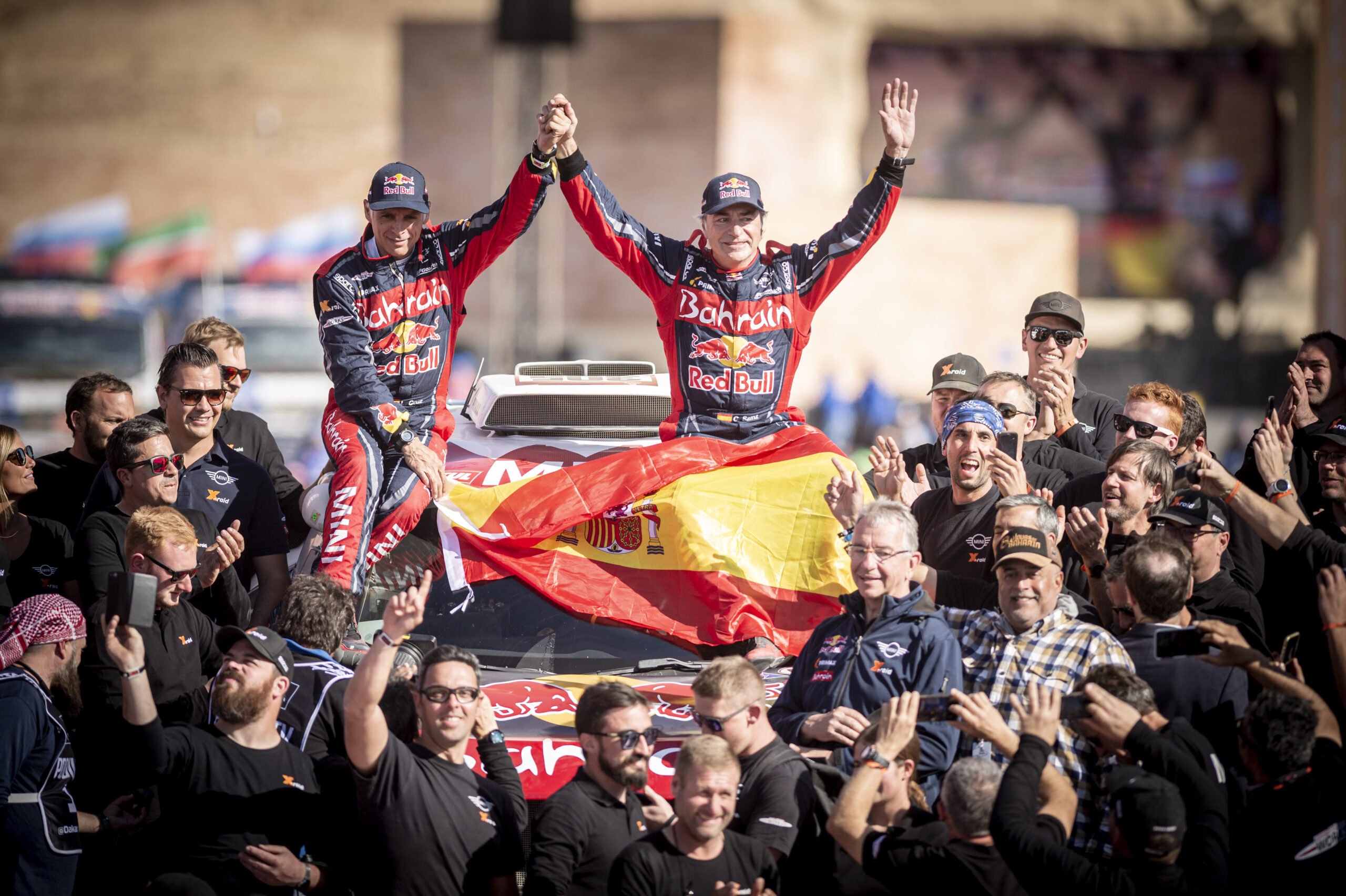 Carlos Sainz y Lucas Cruz ganan su tercer Rallye Dakar