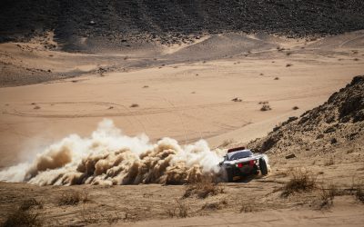 Carlos Sainz regains the lead in the first part of stage 6